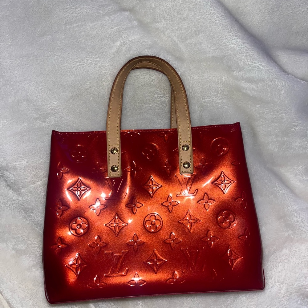 RED LV PURSE GREAT CONDITION - Picture 6 of 8